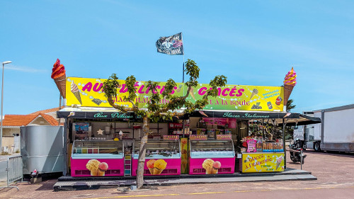 Ice cream stall in Montalivet-les-Bains in South West France