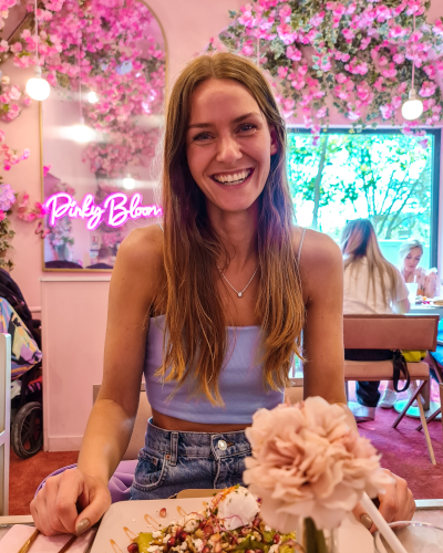 Pinky Bloom Instagrammable café in Paris