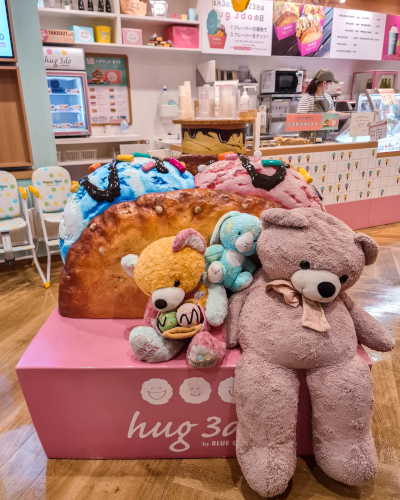 Hug 3 Do Ice Cream Cookies in Okinawa, Japan