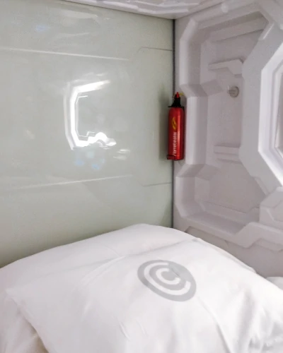 Stay with me capsule hotel
